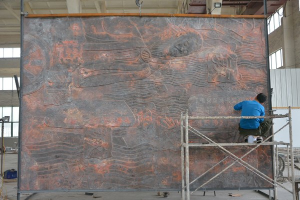 無錫某學(xué)校鍛紫銅浮雕即將制作完成