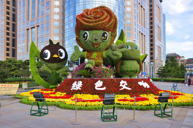 垂直花園雕塑怎么實現節能減排?